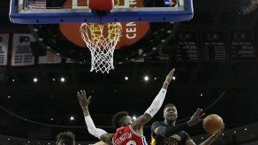 Randle ayuda a Lakers a romper racha de ocho derrotas