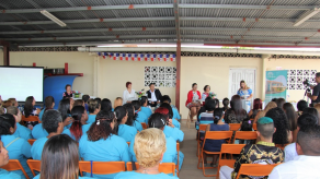 20 mujeres se graduaron como madres cuidadoras al servicio de la infancia