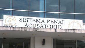 Dictan notificación periódica para hombre que se hacía pasar por médico cirujano