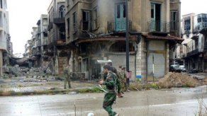Civiles entran en Homs gracias a pacto que rebeldes descartan en otras zonas