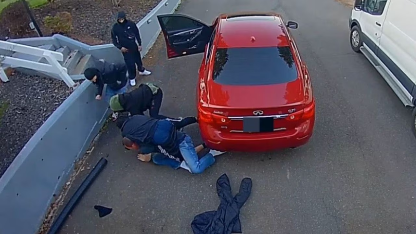 Hombre valiente se enfrenta a cuatro delincuente&nbsp;