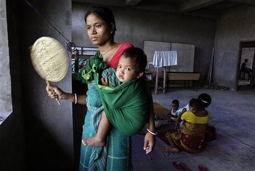 Premier indio ofrece ayuda a víctimas de violencia étnica