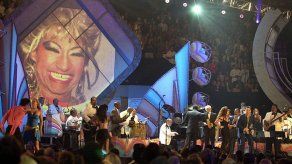 La Fundación Celia Cruz entrega beca a joven percusionista de Miami