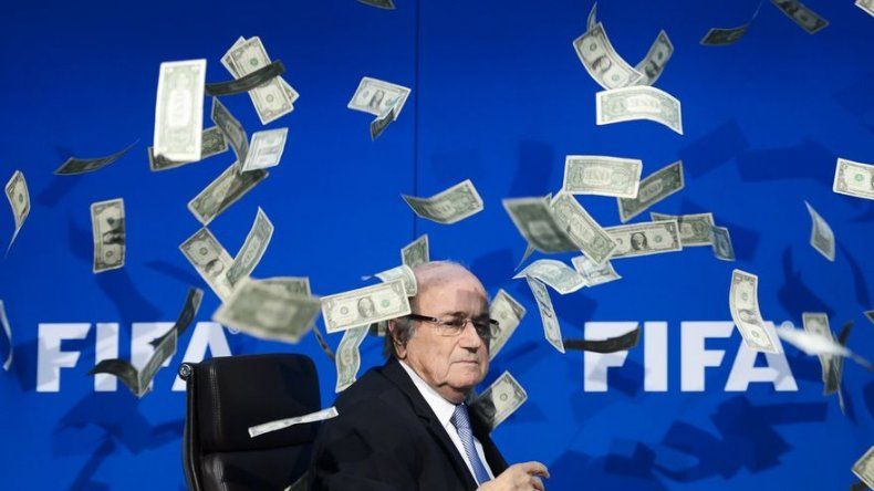 Blatter y dos exdirectivos se repartieron 80 millones de dólares en 5 años