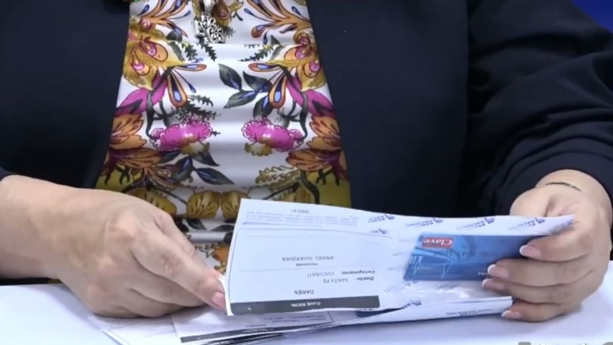MIDES anuncia entrega de 4,000 tarjetas clave social. MIDES anuncia entrega de 4,000 tarjetas clave social.