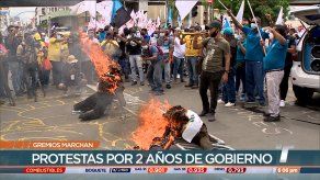 Gremios marchan a la plaza 5 de Mayo en protesta contra las políticas del Gobierno
