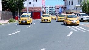 Taxistas podrán trasladar a dos pasajeros siempre y cuando sean de la misma burbuja familiar