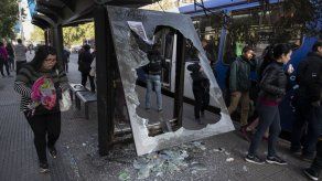 Bachelet insta al diálogo y pide a chilenos que protesten de forma pacífica