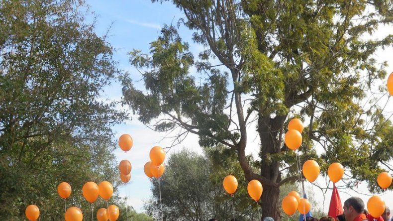 El cielo de Rabat se llena de globos naranjas contra la violencia machista
