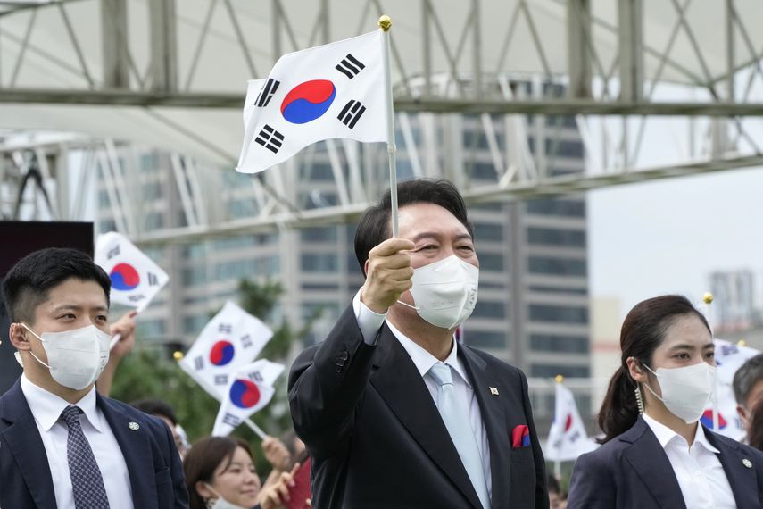 Corea del Norte insiste en que panfletos y otros objetos lanzados por activistas desde el otro lado de la frontera expanden el virus