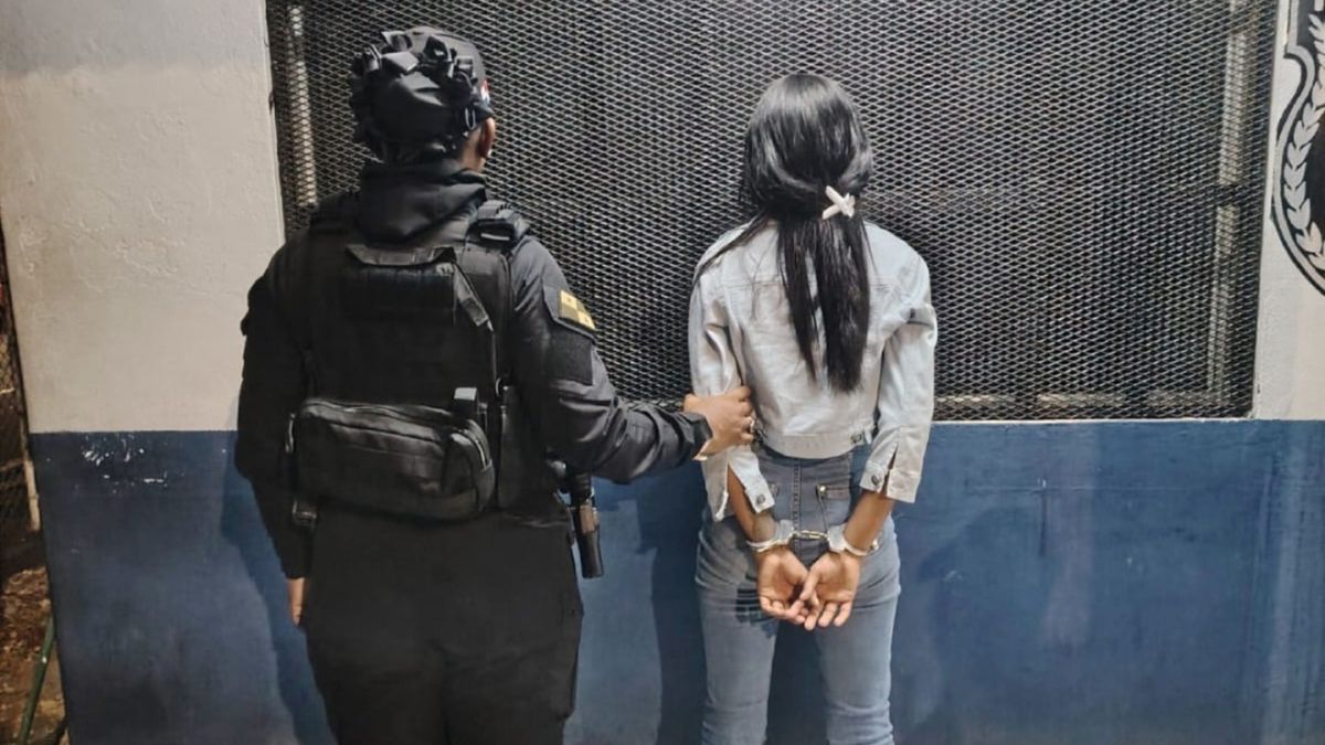 Mujeres aprehendidas por presuntos delitos.