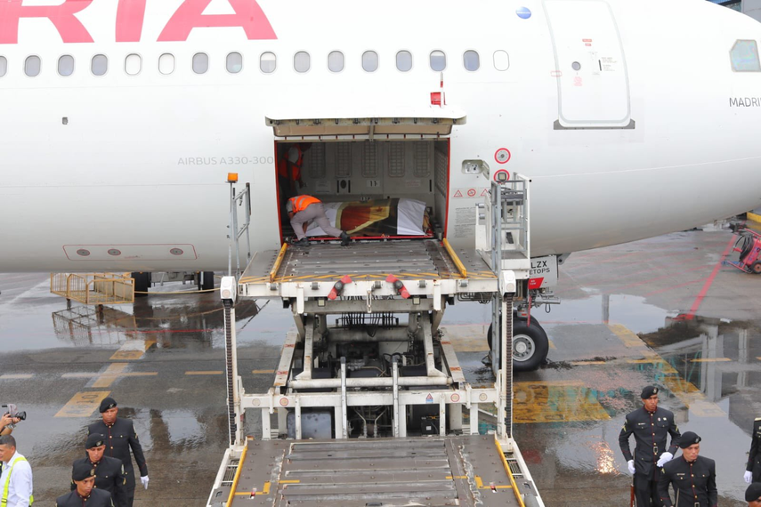 La Bandera Herida partió de Panamá rumbo a España para ser restaurada.