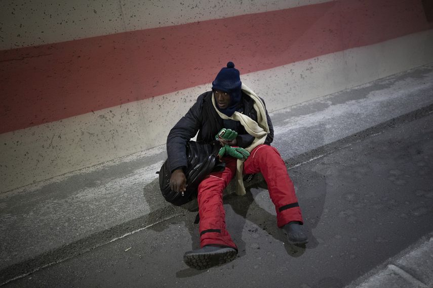 Los trabajadores humanitarios temen que los afganos más acostumbrados a las montañas y los peligros del invierno estén tomando rutas más peligrosas por la nieve que los migrantes de climas más cálidos.