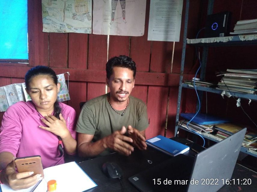 Una vasta red de antenas les está permitiendo a los grupos indígenas usar celulares