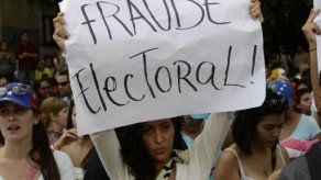 Oposición venezolana impugna resultados electorales en clima de tensión