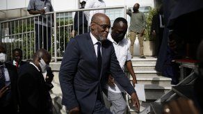 Posponen elecciones presidenciales en Haití hasta noviembre.