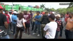 Obreros en Colón realizan protestas para exigir sus salarios