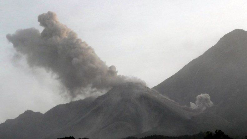 Volcán Santiaguito registra fuerte erupción de cenizas en Guatemala
