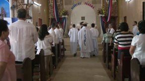 Santeños acuden a Eucaristía para iniciar festividades del 10 de noviembre