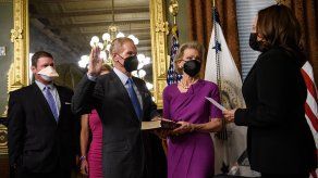 Bill Nelson prestó juramento ante la vicepresidenta de Estados Unidos, Kamala Harris como nuevo jefe de la NASA.