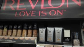 Logo de Revlon.