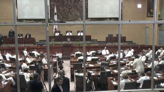 Martinelli promete que CD hará cumplir expulsión de diputados “traidores”