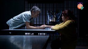 Braulio y Esther hablan de los planes con Luisa.