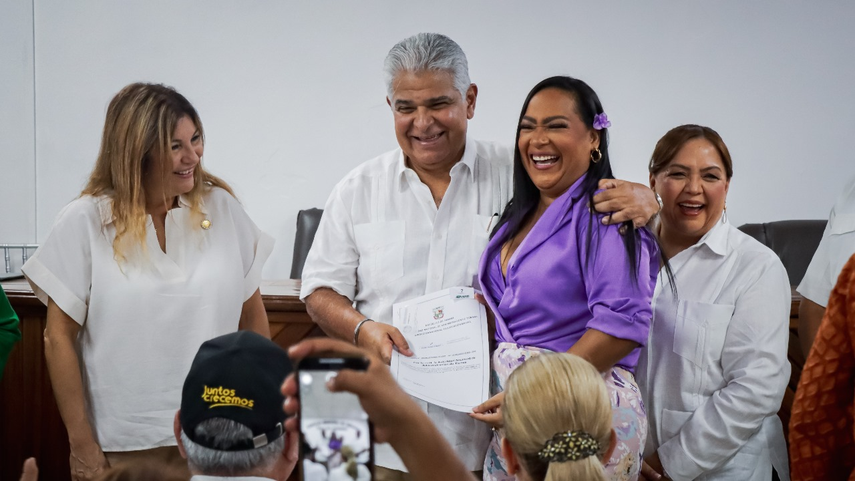 Panamá inicia entrega de títulos de propiedad