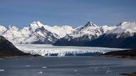 Vista general del Glaciar Perito Moreno en el Parque Nacional Los Glaciares, cerca de El Calafate, Argentina. Vista general del Glaciar Perito Moreno en el Parque Nacional Los Glaciares, cerca de El Calafate, Argentina.