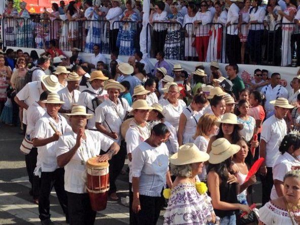 Desfile de las Mil Polleras 2015