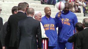 ¿Sólo fútbol? El papa se luce con los Globetrotters ¿Sólo fútbol? El papa se luce con los Globetrotters