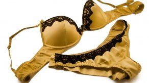 Ropa interior amarilla