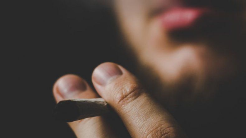 El número de consumidores de marihuana aumentó en Canadá desde la legalización