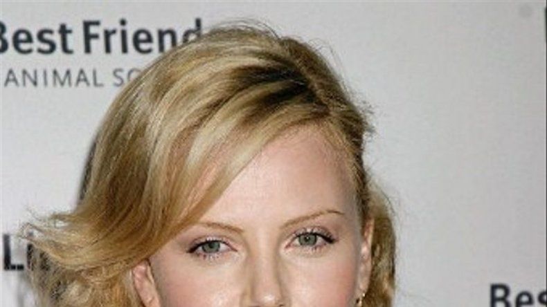 Charlize Theron adopta un bebé llamado Jackson