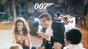 James Bond dejó de fumar pero sigue expuesto al tabaquismo pasivo