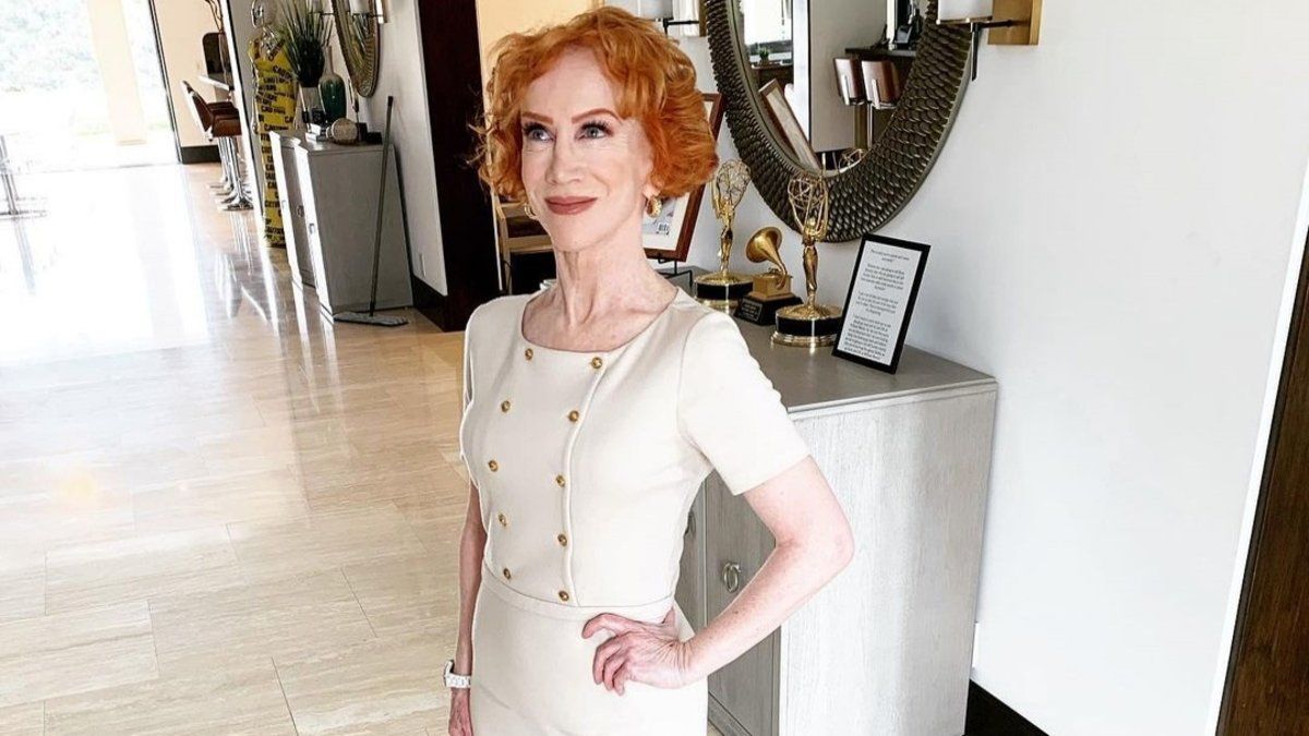 La comediante estadounidense Kathy Griffin revela que tiene cáncer de pulmón - Vimarsana News