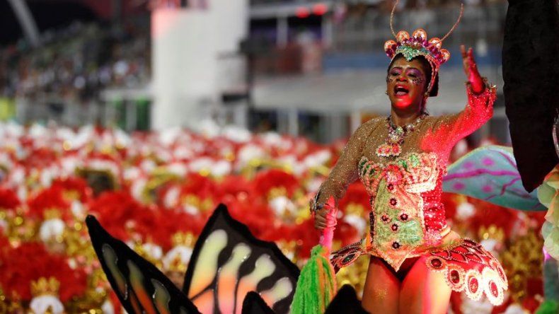 Zombis, musas griegas y un barco negrero cautivan al sambódromo de Sao Paulo