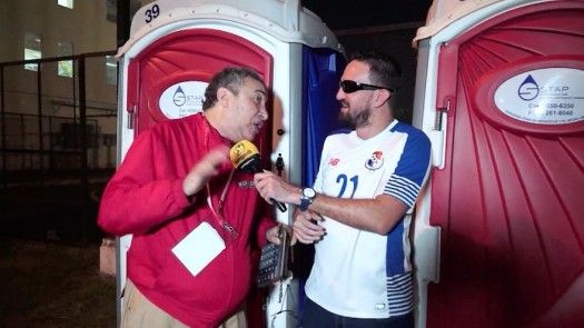El Infiltrado y el Bombillo Gómez en el partido de Panamá contra Trinidad y Tobago