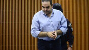 Fiscal salvadoreño pide enviar a presidio común a expresidente Saca