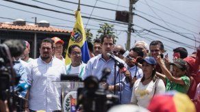 Guaidó afirma que Maduro debe decidir si sale por la fuerza en Venezuela