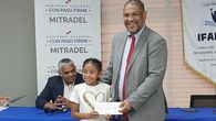 IFARHU continúa la entrega de cheques del programa Abrazo de Futuro. IFARHU continúa la entrega de cheques del programa Abrazo de Futuro.