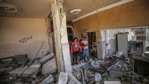 Los ataques con misiles destruyeron o dañaron 450 edificios en Gaza, entre ellos seis hospitales, nueve clínicas y una planta de desalinización con la que se suministraba agua potable a 250.000 personas, recordaron expertos.