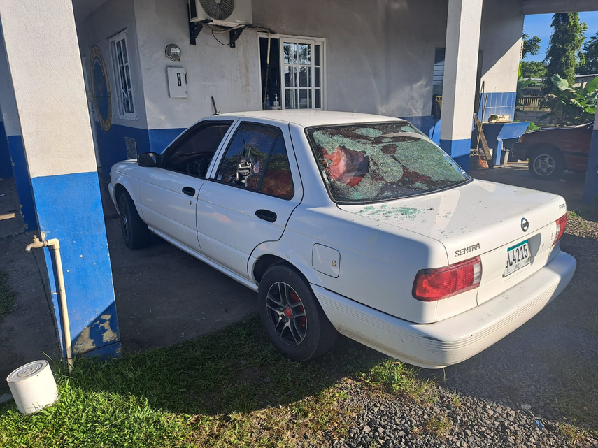 Auto de subestación de la Policía Nacional vandalizado en Veraguas