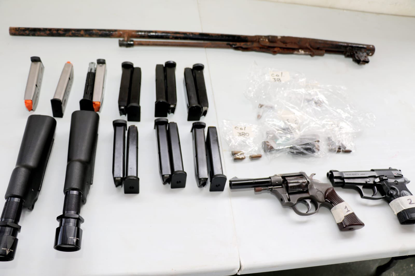 Intercambio voluntario de armas por vale para esta semana