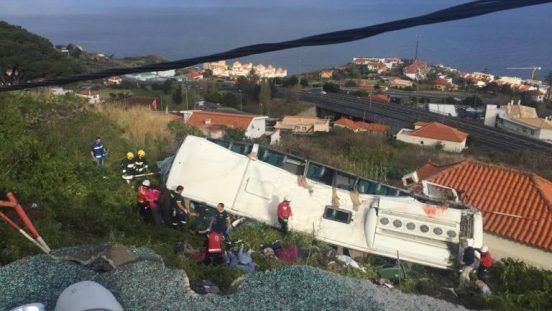 Al menos 28 muertos, la mayoría alemanes, en accidente de autobús en Madeira