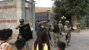 Kirguistán: Intentan arrestar al expresidente; hay un muerto