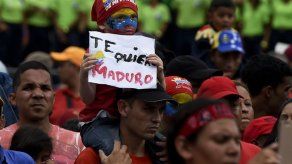 Maduro ordena tomar fábricas paradas bajo estado de excepción que impactaría revocatorio
