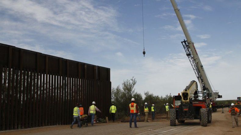 EEUU: Avanzan en construcción de cerca más alta con México