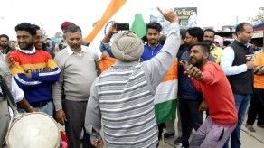 Pakistán libera al piloto indio capturado en Cachemira