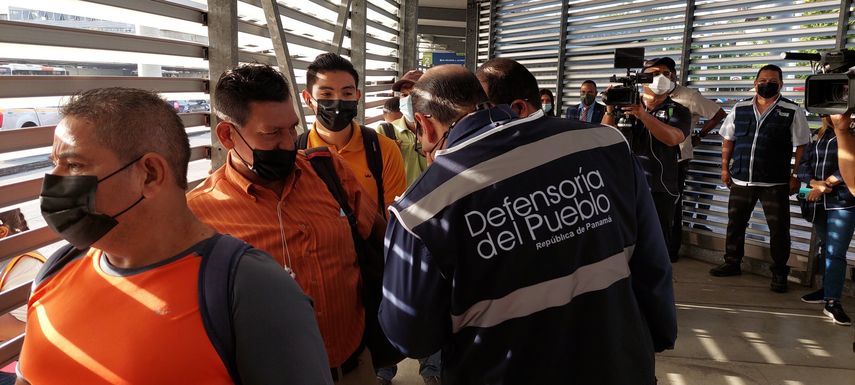 Personal de la Defensoría del Pueblo realizó un recorrido por las zonas pagas de MiBus.